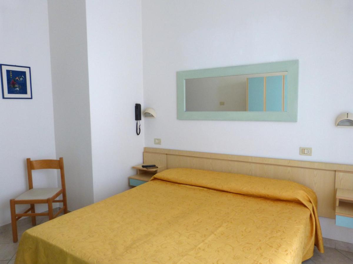 Hotel D'Annunzio Cattolica Exterior foto