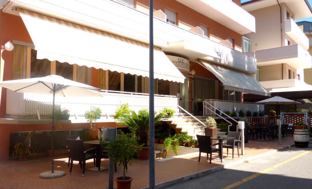 Hotel D'Annunzio Cattolica Exterior foto