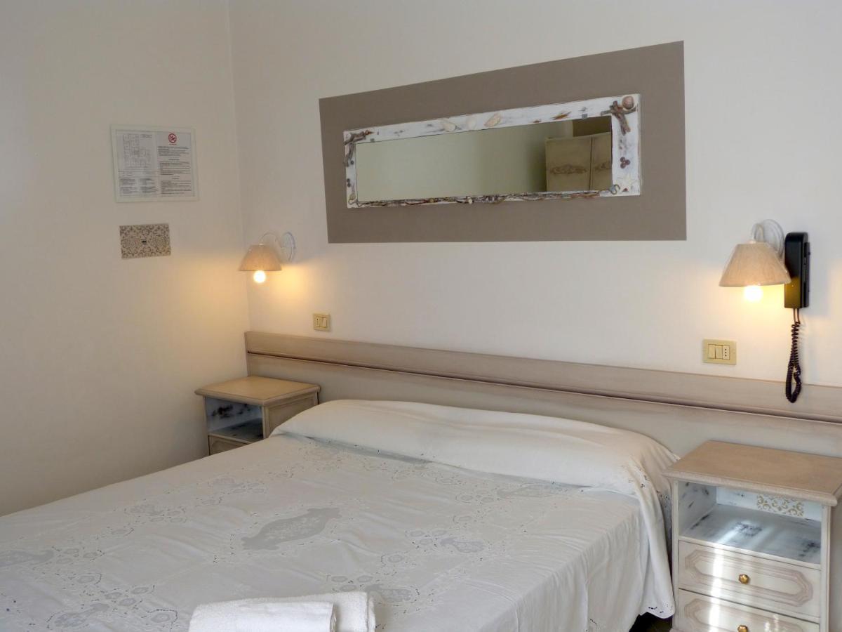 Hotel D'Annunzio Cattolica Habitación foto