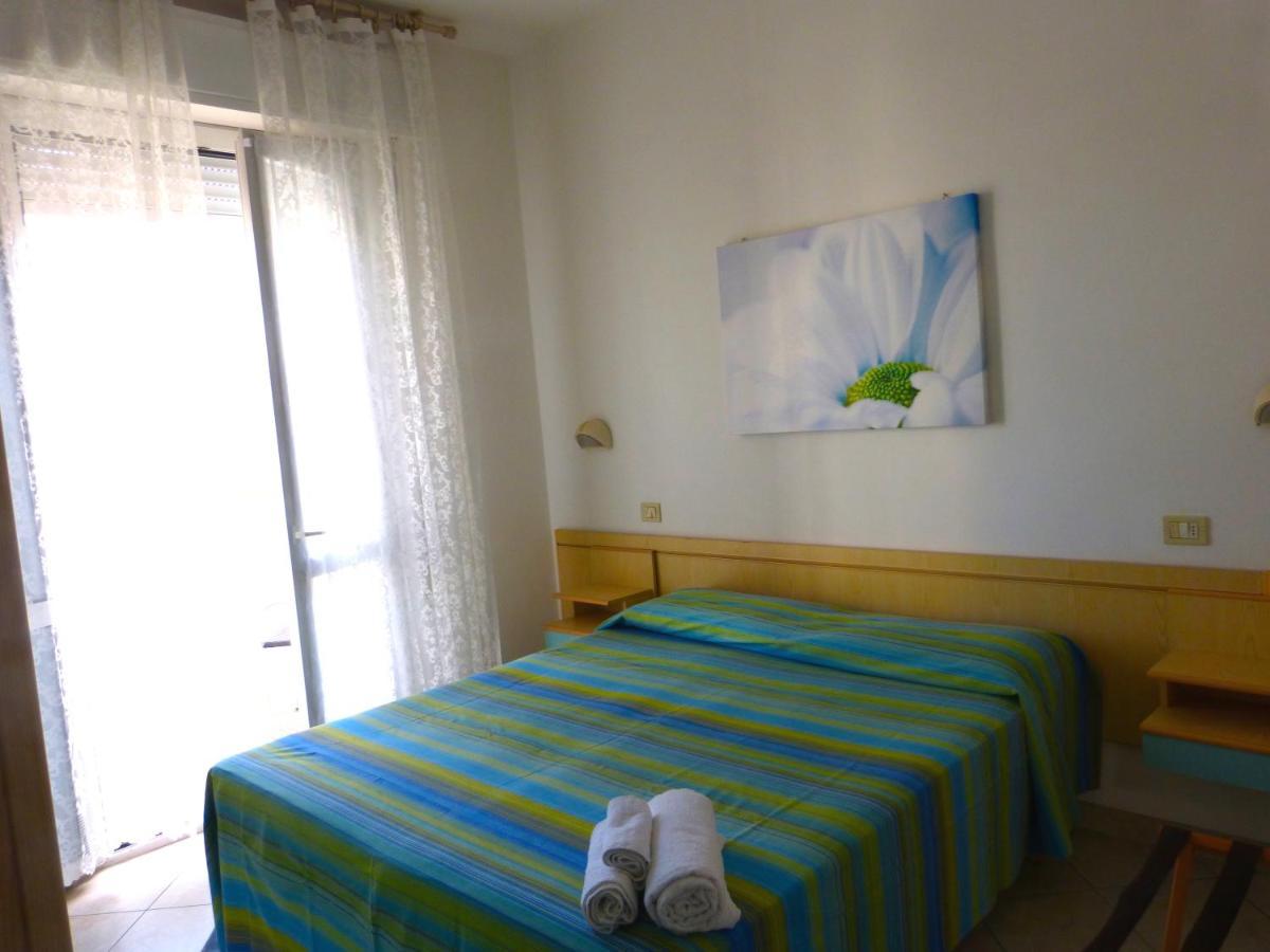 Hotel D'Annunzio Cattolica Exterior foto